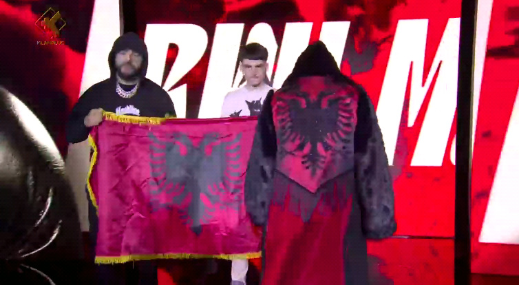 Florian Marku rikthehet në ring, flamujtë kuqezi pushtojnë Londrën (VIDEO)