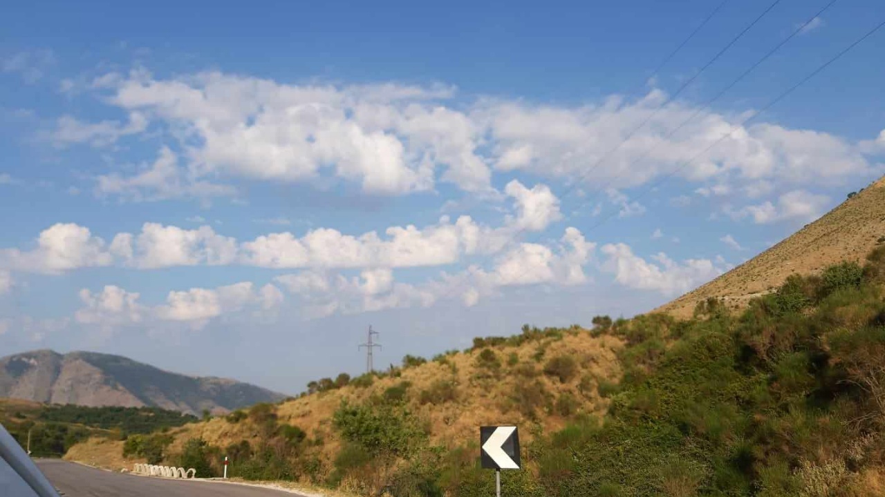 Temperatura të ulëta dhe kushte atmosferike të paqëndrueshme! Parashikimi i motit për sot