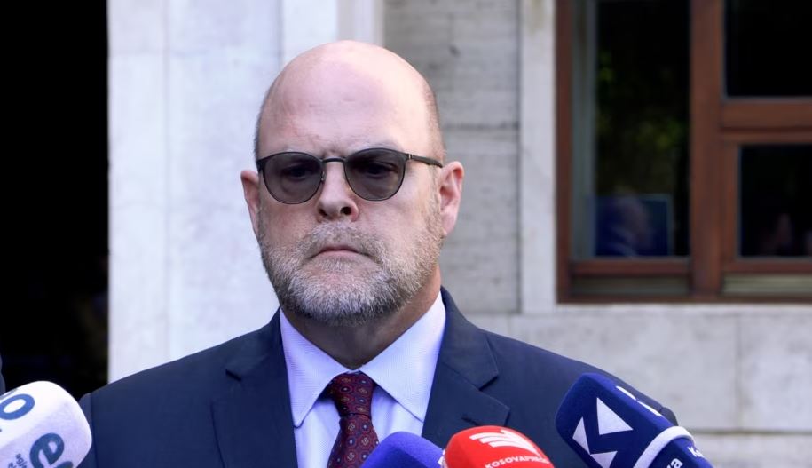 Hovenier mesazh të qartë qeverisë së Kosovës: Presim të punojë në partneritet me ne