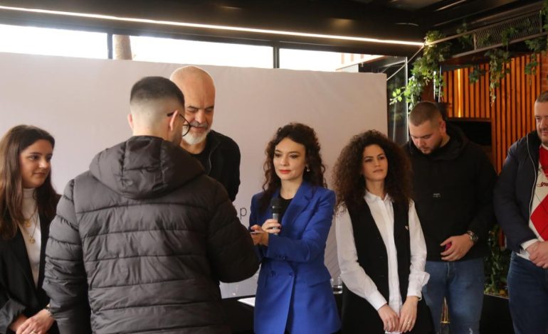 “Transformimi i Shkodrës, më i mirë se i Korçës dhe Vlorës”/ Rama bast me shkodranët: Turistët për ski do sjellin më shumë fitime se plazhi