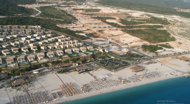 Neni 28 ndihmoi Belerin dhe po “detyron” shqiptarët të shpallen grekë