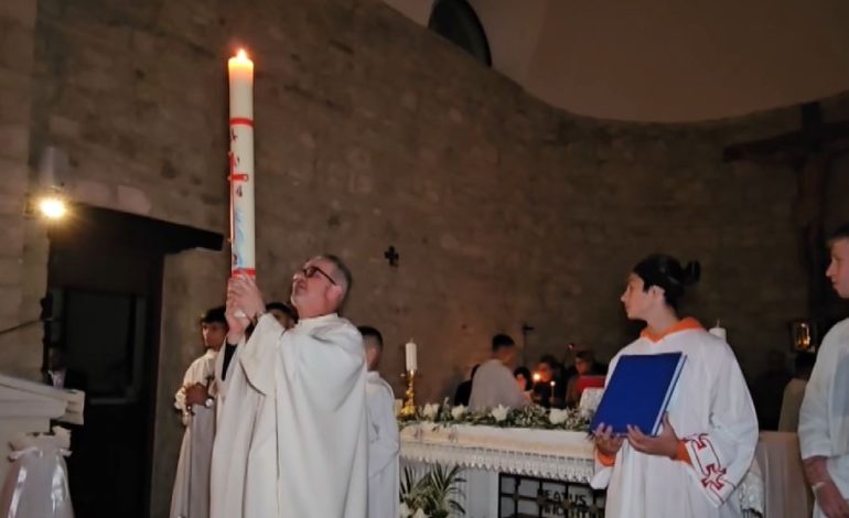 Italianët preferuan të mos kthehen në atdhe, festojnë në Durrës. Shpalosin traditat e tyre përmes vizitave në Kishë