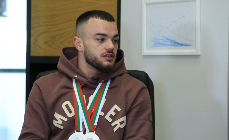 FOTO/ Medalje e “pastër”, Ramadani konfirmohet nën kampion Evrope në peshëngritje