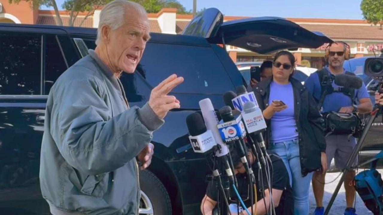 Peter Navarro, ish-këshilltar i Trump, paraqitet në burg për të kryer dënimin prej katër muajsh