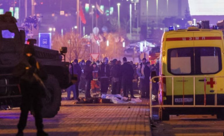 Thellohet bilanci, shkon në mbi 93 numri i viktimave nga sulmi terrorist në Moskë, çfarë dihet deri tani