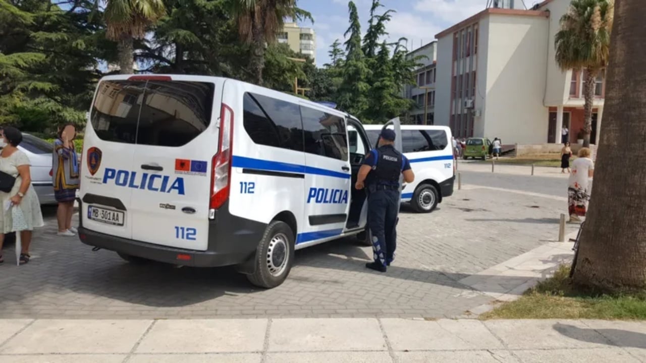 Emri/ Dhunoi rëndë punonjësit e karburantit, arrestohet i riu nga Kavaja