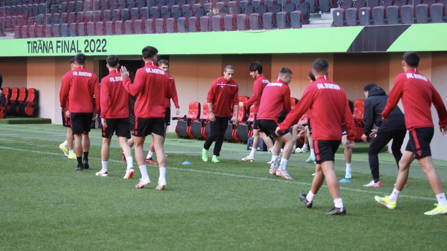 Sfidat me Finlandën & Zvicrën / Shqipëria U-21 përgatitet në stadiumin “Air Albania”