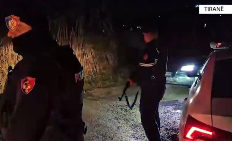 U pikasën gjatë një tentative grabitje dhe qëlluan me armë për t’i shpëtuar Policisë, arrestohen dy persona në Tiranë! Një në kërkim