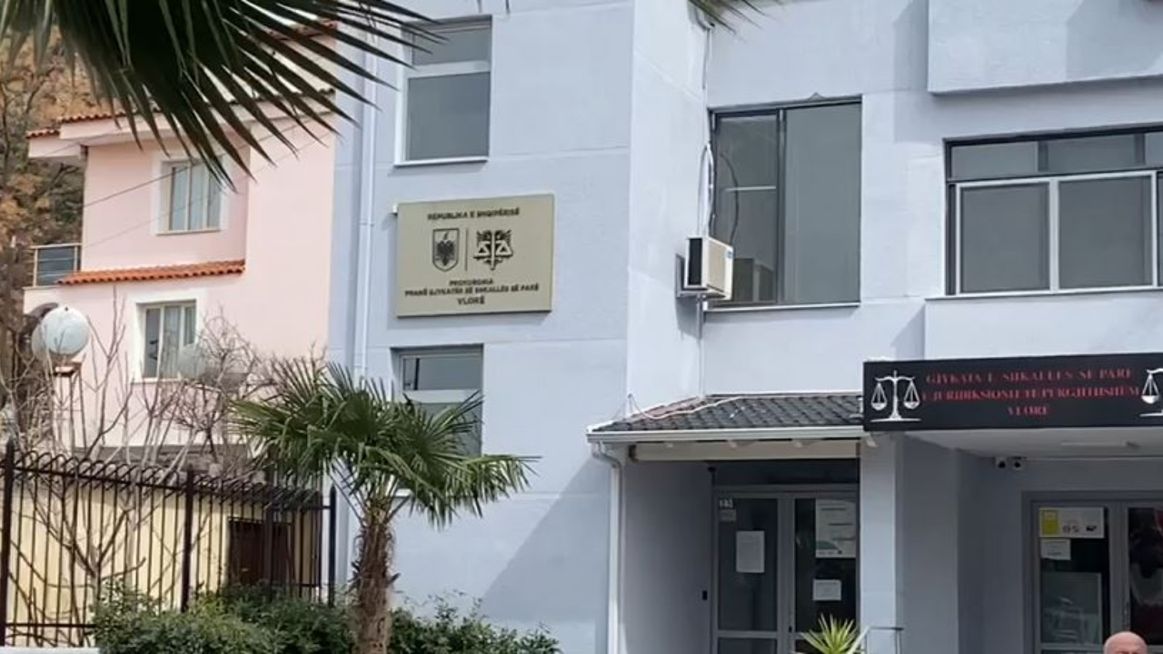 LAJM I FUNDIT/ Gjykata lë në burg Luçiano Deraj, anëtari i grupit i arrestuar për bazën kriminale në Vlorë