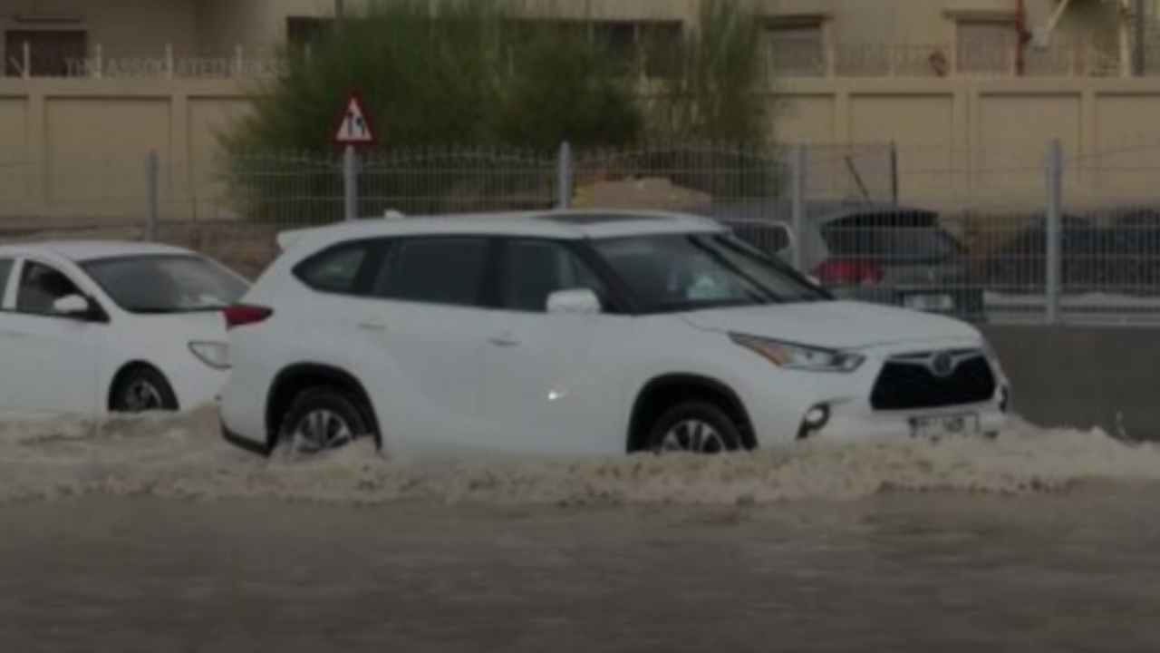 Reshjet intensive “përmbytin” Dubain dhe Emiratet e Bashkuara Arabe! Bllokohet aeroporti kryesor, ndërpriten fluturimet