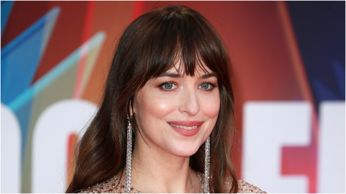 Dakota Johnson tregon si është të jesh njerka e dy adoleshentëve