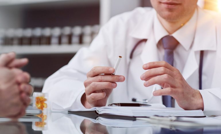 Ekspertët apel “bluzave të bardha”: Informohuni me fakte rreth nikotinës dhe reduktimit të dëmit nga duhani