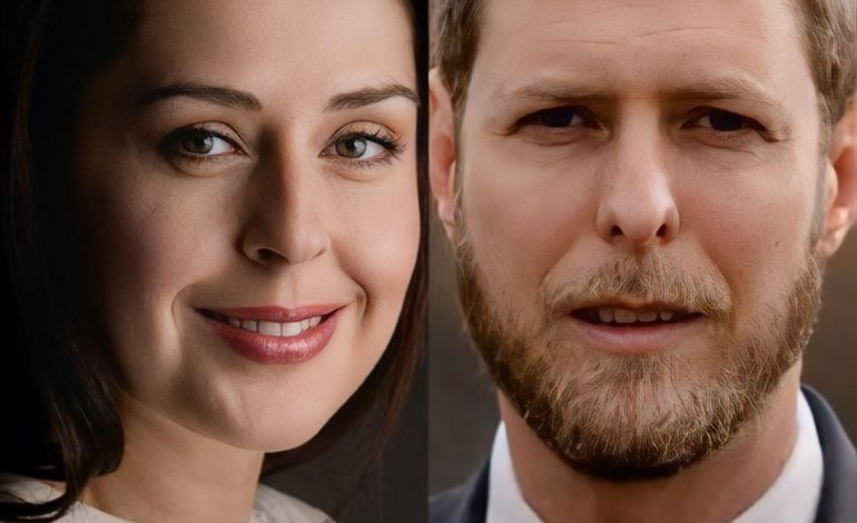 Elia e përlotur, i ati vë duart në kokë në pritje të vendimit