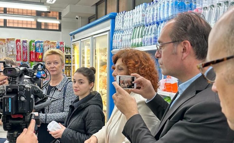 Kujdesi për shëndetin riprodhues, ambasadorja e Francës i bashkohet nismës për heqjen e tatimit për produktet higjienike për vajzat dhe gratë