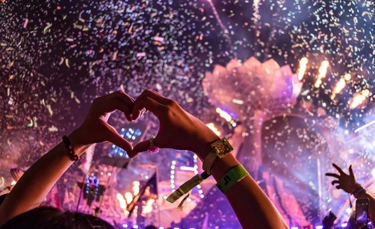 Pse dëgjimi i muzikës “live” na shkakton më shumë emocione?