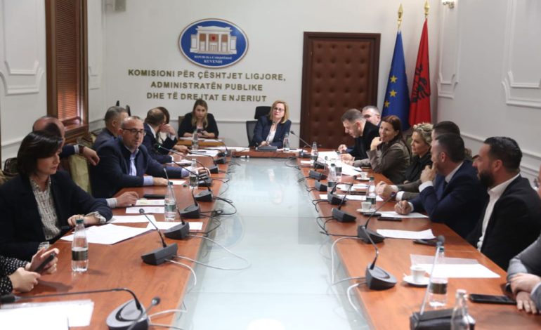 Provimi i kontestuar i Magjistraturës shkakton debat në Kuvend