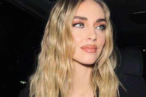 Kopertina denigruese e ‘L’Espresso’, reagon Chiara Ferragni