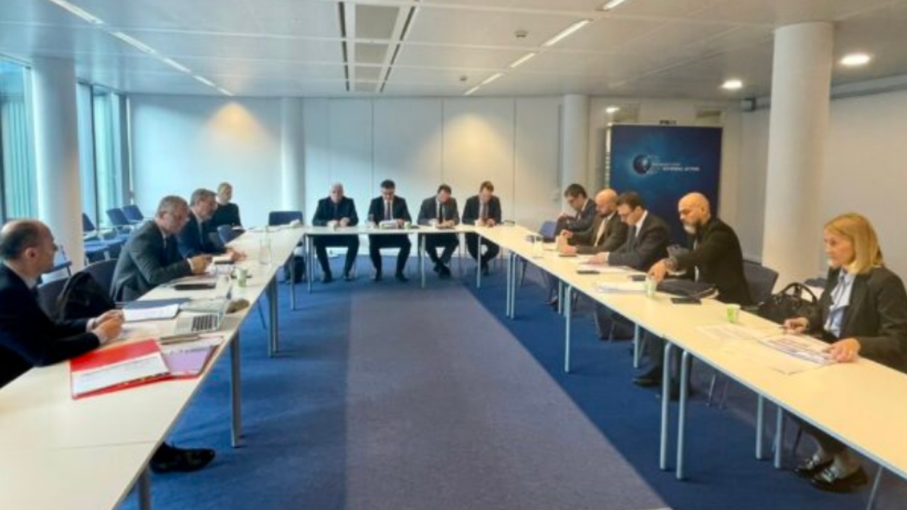 Ndalimi i dinarit serb/ Nis takimi trepalësh në Bruksel mes Lajçak dhe kryenegociatorëve të Kosovës dhe Serbisë