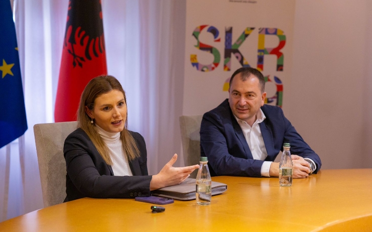 Bora Muzhaqi: Financojmë gjashtë bashki për të ndërtuar 6 qendra rinore të reja, mbështetje për mbi 100 mijë të rinj