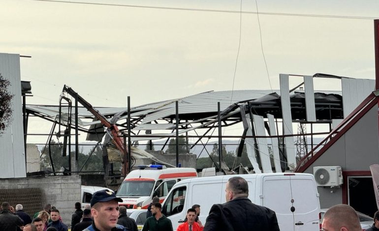 Rëndohet bilanci/ Babë e bir, viktima të shpërthimit në Lushnje