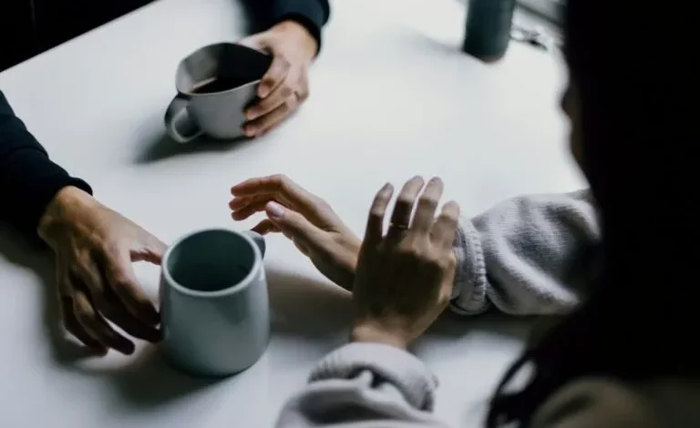 Si të falni dikë që ju lëndoi dhe as nuk kërkoi falje