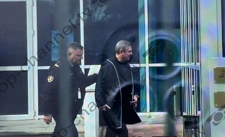Damian Gjiknuri paraqitet në SPAK, prej tri orësh ish-ministri i Energjisë në Prokurorinë e Posaçme