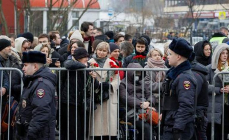 Moska “blindohet” për përcjelljen e Navalnyt drejt banesës së fundit, Kremlini mesazh për qytetarët