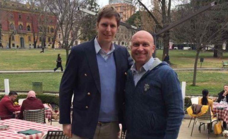 “Prind i përkushtuar dhe djalë besnik”, ish-ministri hedh poshtë deklaratat e Elias se Princi ka diplomë të falsifikuar: Përfundoi një nga akademitë ushtarake më të mira në botë