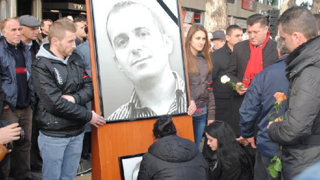 “Kemi kasetën e bisedave të regjistruara për vrasjet e 21 Janarit”, gruaja e Aleks Nikës letër Gjykatës së Lartë: Ja faktet pse çështjen duhet t’a hetojë SPAK