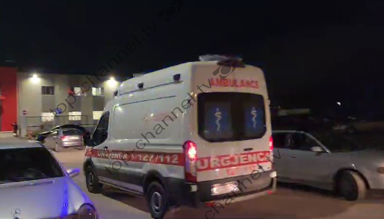 LAJM I FUNDIT/ Bie nga tarraca 21-vjeçari në Lezhë, në gjendje të rëndë drejt Traumës