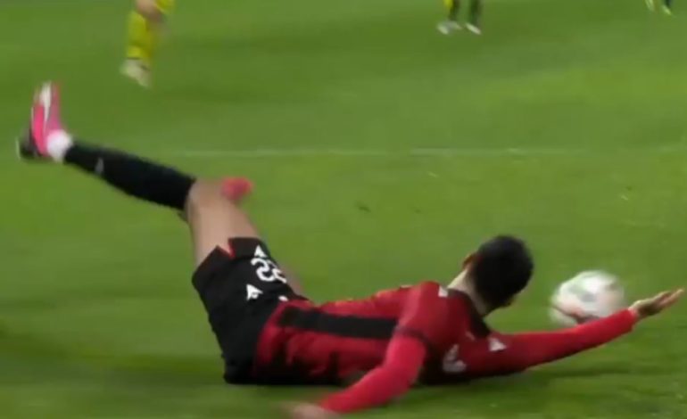 Suedi-Shqipëri/ Mbyllet pjesa e parë, Strakosha dhe shtylla shpëtojnë kuqezinjtë! Brojës i mohohet penallti