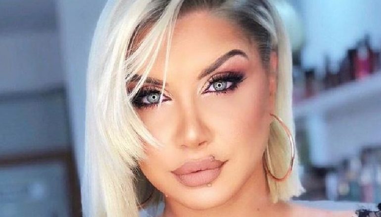 “Vuan nga kanceri, po i bien flokët”/ Çiljeta prek me historinë e të ëmës