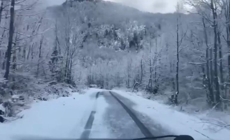 Qarku i Shkodrës mbulohet nga bora! Borëpastrueset në terren për të siguruar qarkullim në aksin Bogë-Theth