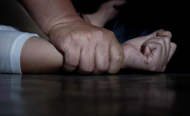 Shqiptari përdhunon vajzën e partneres në Greqi dhe filmon aktin e tij të neveritshëm! Dëshmia e 25-vjeçares: E bënte fshehurazi…