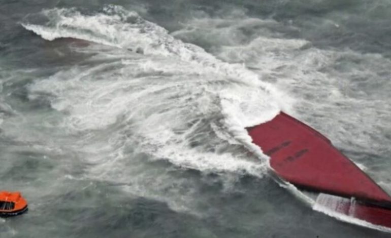 Një cisternë me flamur të Koresë së Jugut mbytet në brigjet perëndimore të Japonisë, tre të zhdukur dhe…