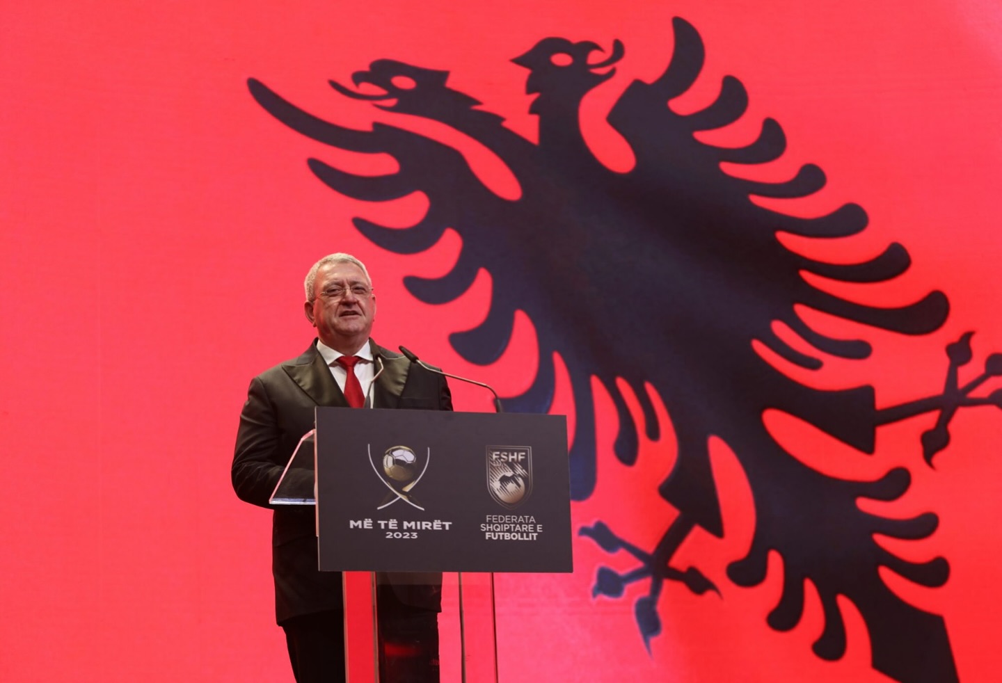 Armand Duka ka një urim special për festën e 7 Marsit, një mesazh edhe për trajnerët e drejtorët sportivë