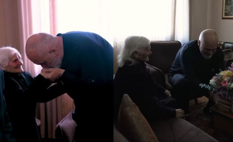 “E kisha merak të vija vetë”, Rama i dorëzon kartën e anëtarësisë 100 vjeçares në Lushnjë: Je pararojë e PS