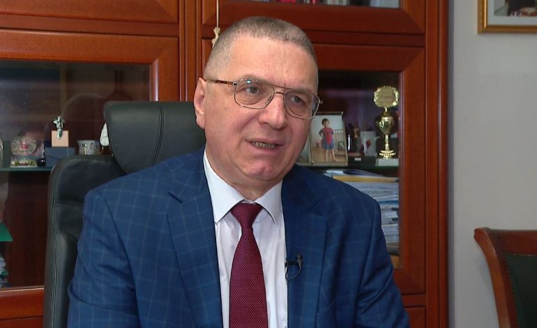 Rithemelimi mbylli sytë për koncesionet! Falën dializën dhe laboratorët që lidhen me Spitalin Amerikan, Preçi: Kjo e dëmton opozitën