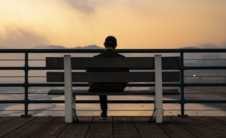 Depresioni Sezonal Mund të Shfaqet edhe në Pranverë – Shkaqet dhe si ta Përballoni