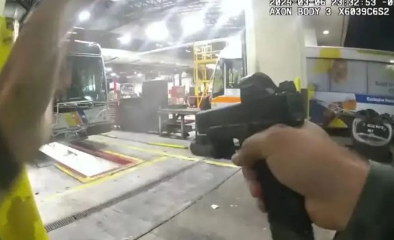 VIDEO/ 59-vjeçari vrau kolegun e tij, policia e qëllon me 50 plumba