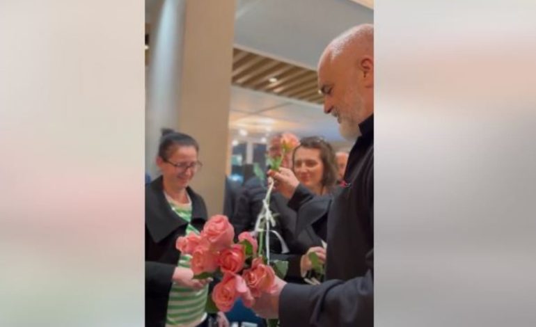 “Nuk ka lule që ua merr nurin grave të sakrificës”, Rama uron 8 marsin me videon e veçantë