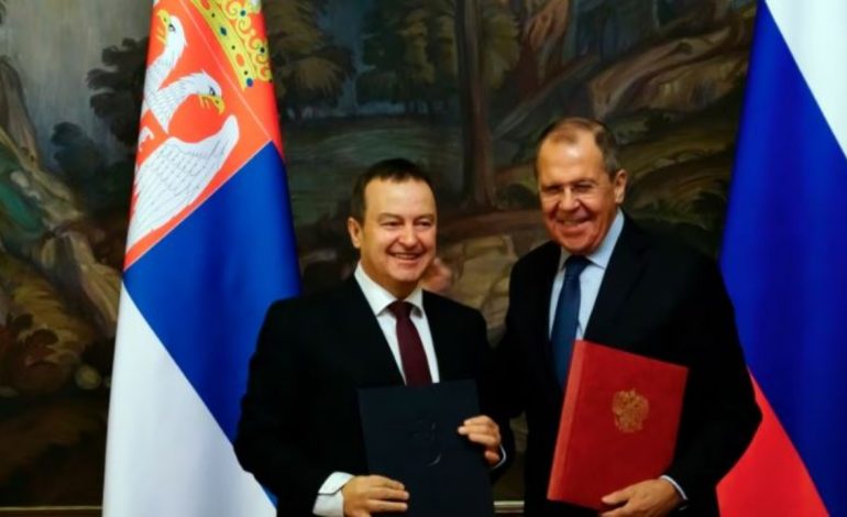 Daçiqi sot në Moskë! Së bashku me Lavrovin do ndjekin ndeshjen Rusi-Serbi