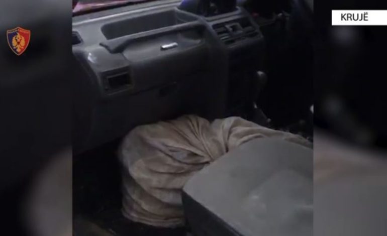 Po transportonin 3 kg kanabis me qëllim shitjen e saj në Krujë, arrestohen dy persona