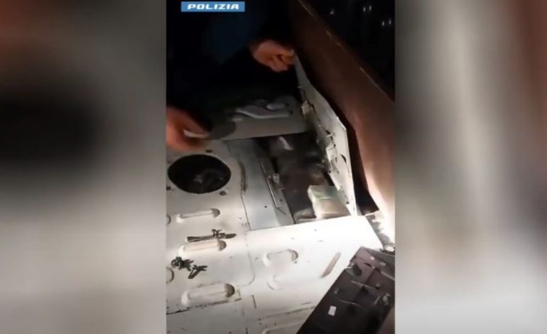 EMRI/ Po transportonte 26 kg drogë me fugon, arrestohet i riu shqiptar në Itali, e ‘tradhtoi’ reagimi para efektivëve