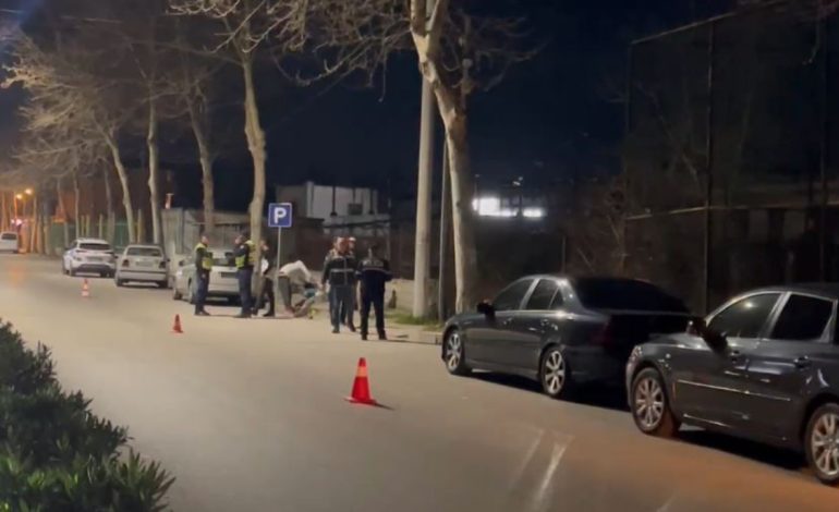 LAJM I FUNDIT! Aksident në Fier/ Makina përplas qytetarin me biçikletë, largohet nga vendngjarja