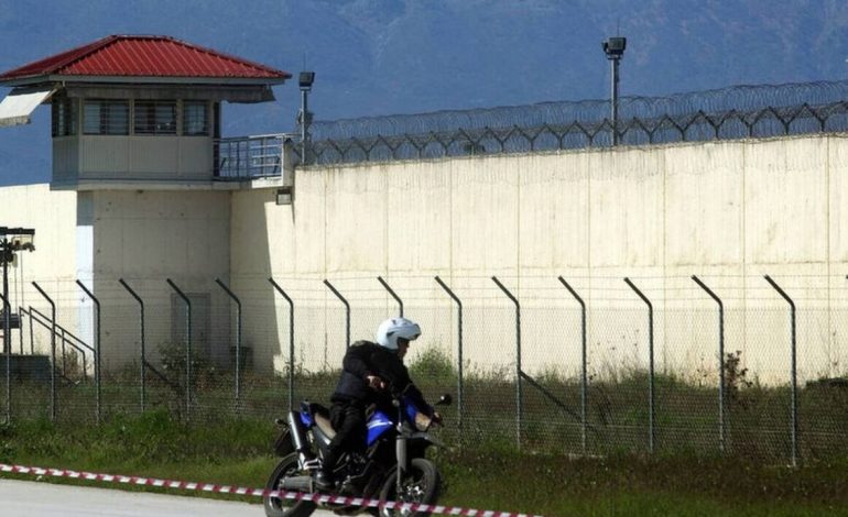 Shqiptari i dënuar me 65 vite thur planin ‘fenomenal’, nga burgu grek shiste heroinë dhe fitonte mijëra euro. Një rrobaqepëse e ndihmonte për…