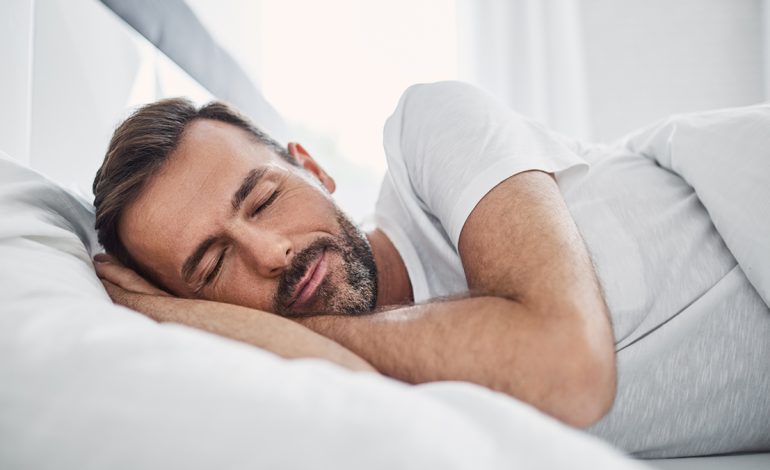 A ju Duhen Vërtetë 8 Orë Gjumë për Trup të Shëndetshëm?