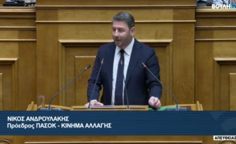 Skandali me përgjimet në Athinë, opozita dorëzoi mocionin e mosbesimit, kërkohet dorëheqja e Mitsotakis