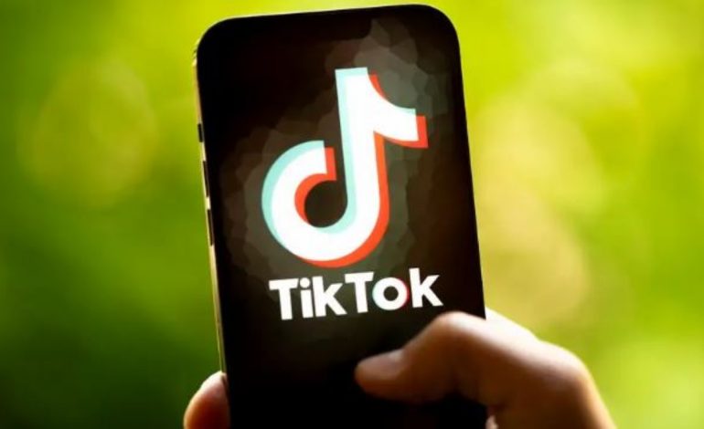 Kongresi votoi pro shitjes së TikTok, krijohen mosmarrëveshje mes Kinës dhe SHBA-ve 
 15/03/2024 08:50