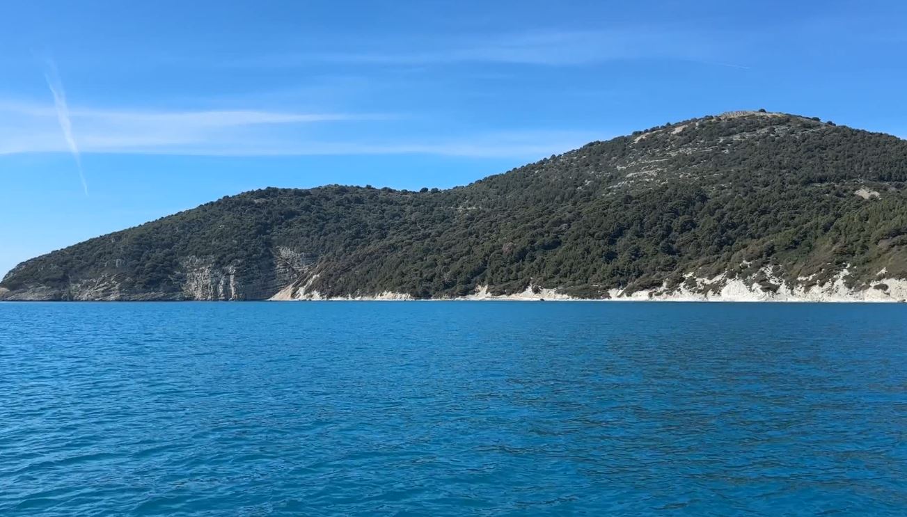 Investimet në Sazan, të mirëpritura! Operatorët turistikë në jug: Ndihemi keq kur çojmë turistë dhe s’gjejnë shërbime